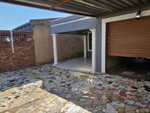 3 bedroom house on the market in lot.