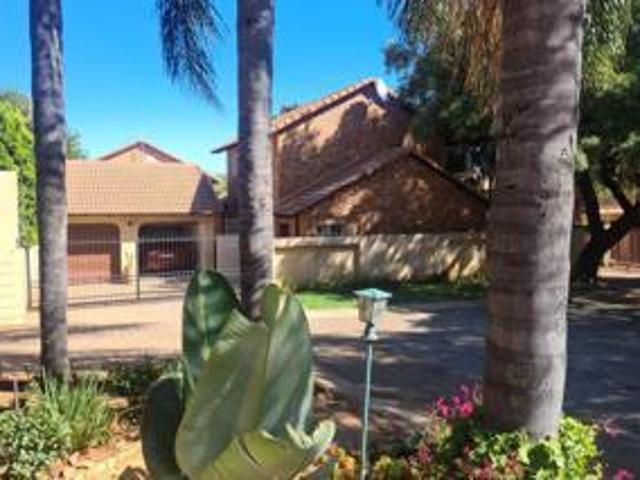 3 bedroom house on the market in lyn.