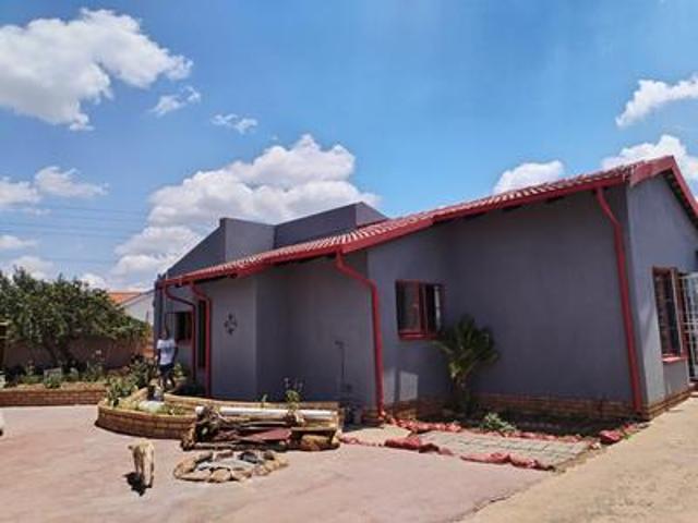 3 bedroom house on the market in mid.