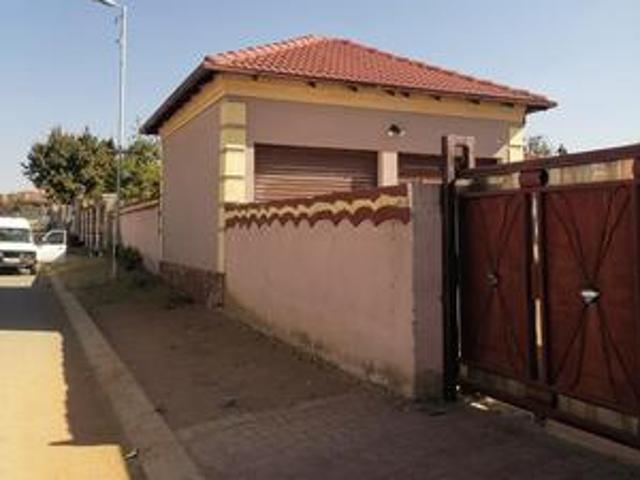3 bedroom house on the market in oli.