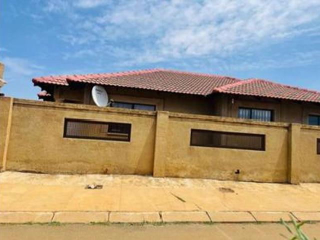 3 bedroom house on the market in ora.
