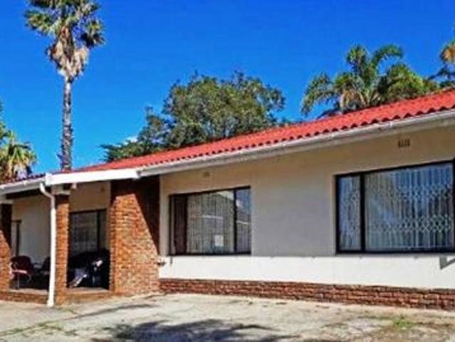 3 bedroom house on the market in por.