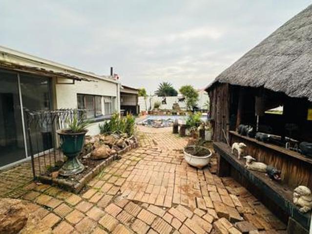 3 bedroom house on the market in primrose