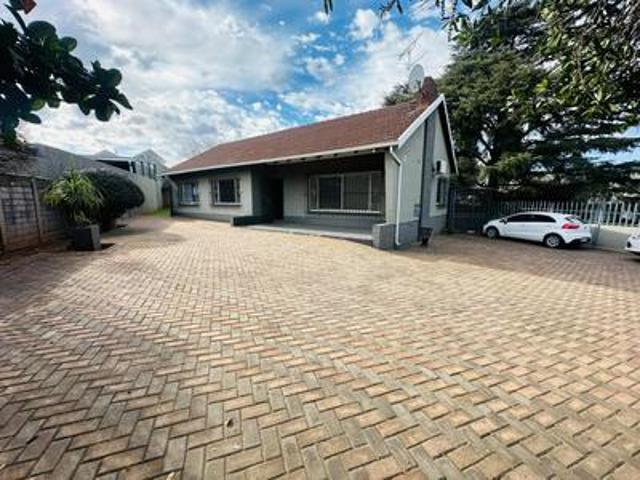 3 bedroom house on the market in primrose