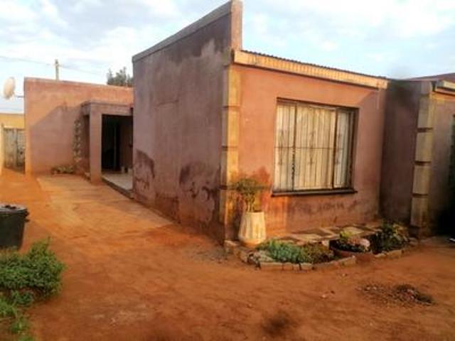 3 bedroom house on the market in roo.