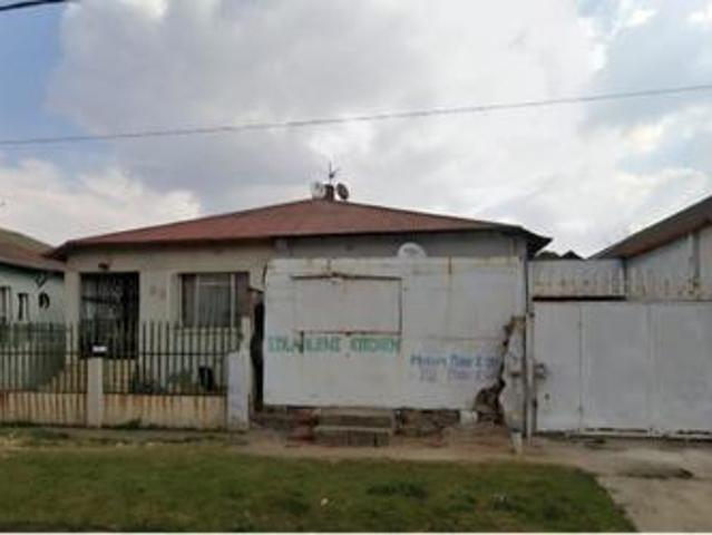 3 bedroom house on the market in ros.
