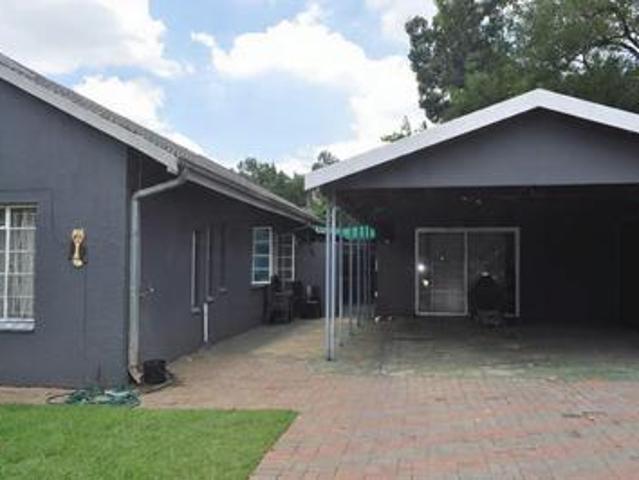 3 bedroom house on the market in sas.