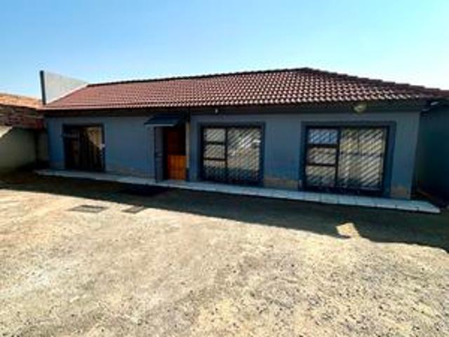 3 bedroom house on the market in sel.