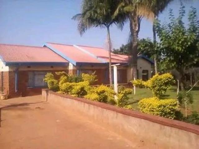 3 bedroom house on the market in shi.