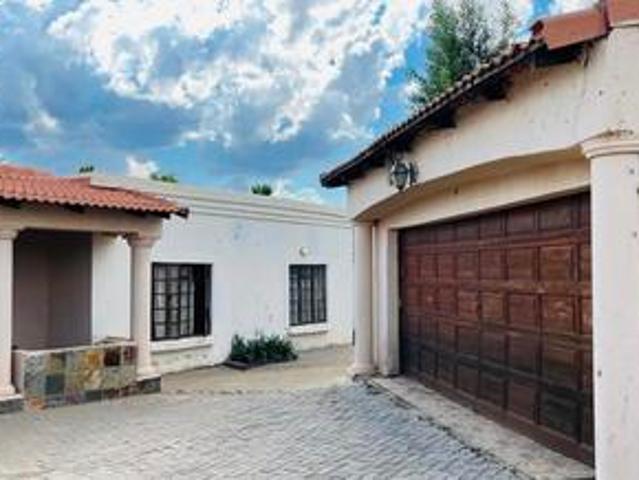 3 bedroom house on the market in sos.