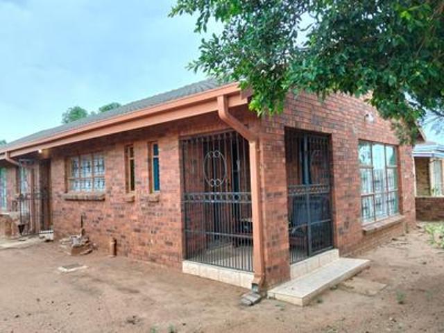 3 bedroom house on the market in sos.