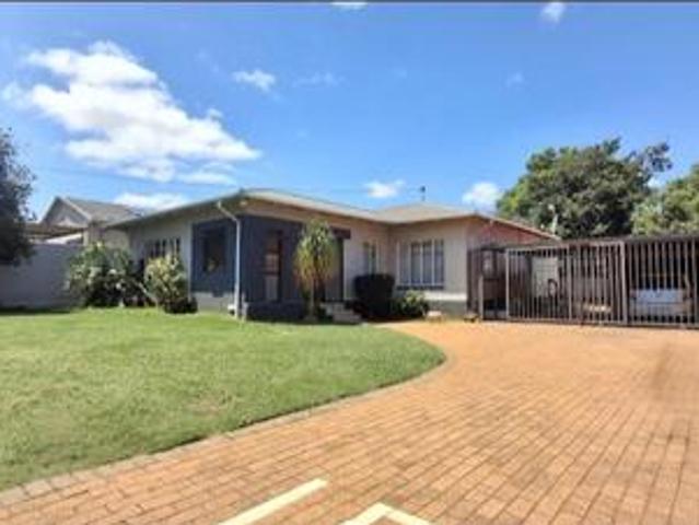 3 bedroom house on the market in symhurst