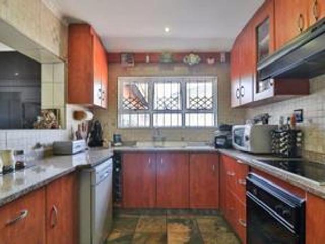 3 bedroom house on the market mount.