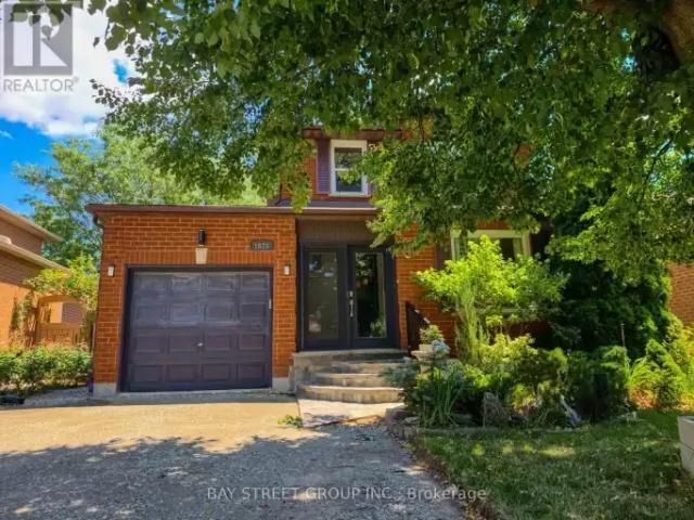 3 Bedroom House Oakville ON 104362821