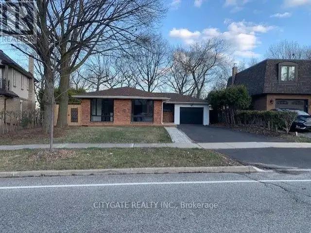 3 Bedroom House Oakville ON 104470917