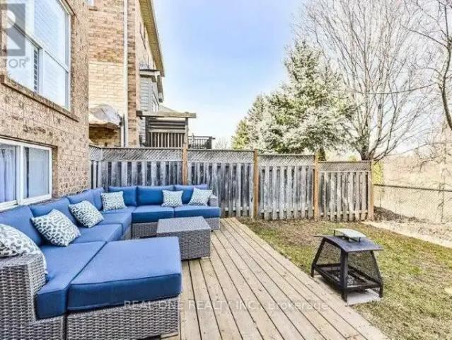 3 Bedroom House Oakville ON 102883639