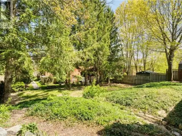 3 Bedroom House London ON LS102306736