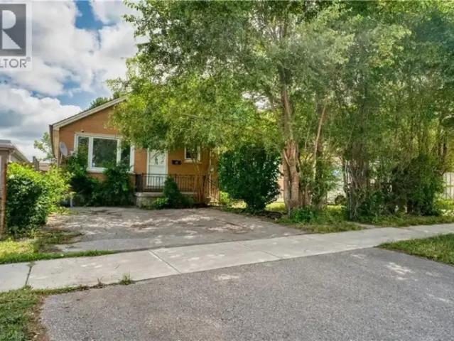 3 Bedroom House London ON 104471191