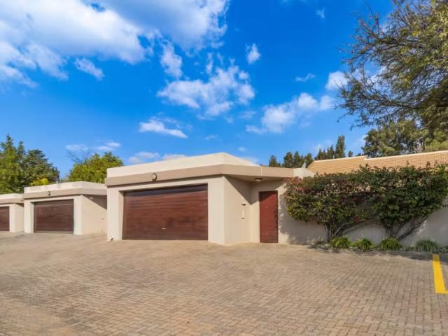 3 Bedroom House Lonehill Lonehill 103178116