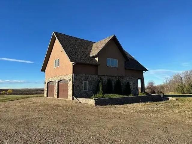 3 Bedroom House Lacombe AB LS102701161
