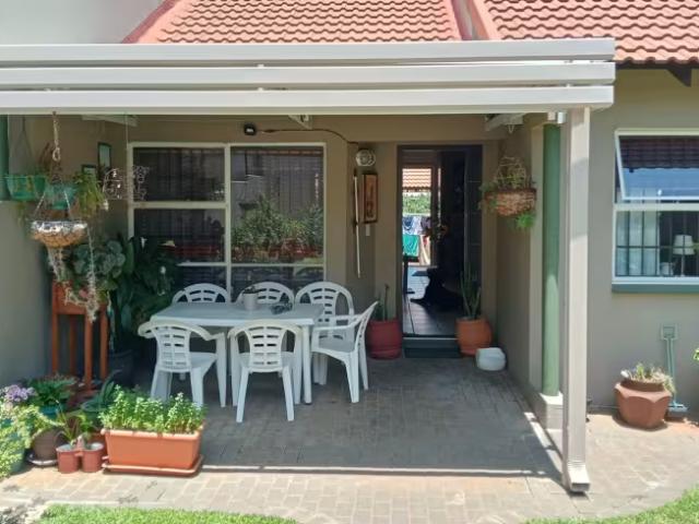 3 Bedroom House Langenhovenpark Langenhovenpark 103178141
