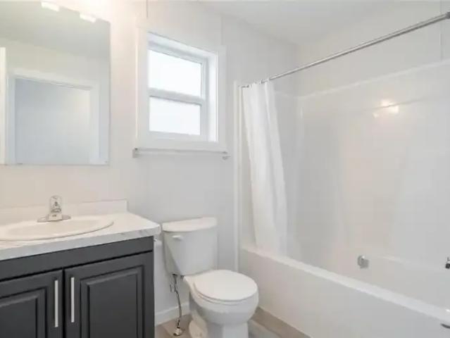 3 Bedroom House Mitchell MB 100443975