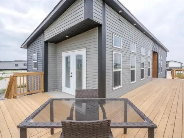 3 Bedroom House Mitchell MB LS100171374