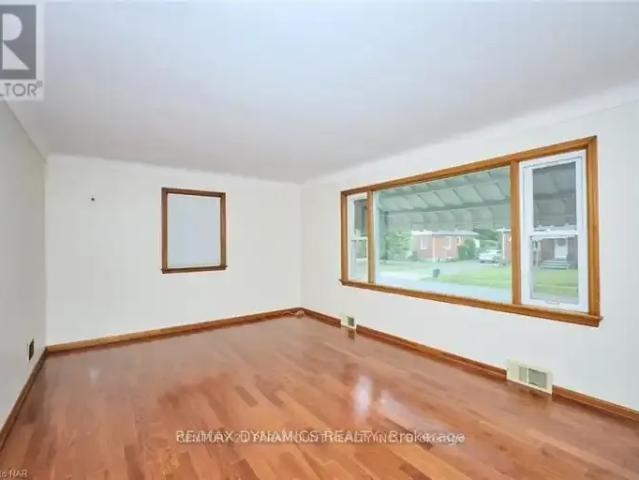 3 Bedroom House Niagara Falls ON 102394904