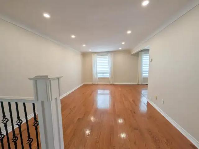 3 Bedroom House Niagara Falls ON 104362502