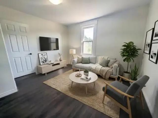 3 Bedroom House Niagara Falls ON 105486359