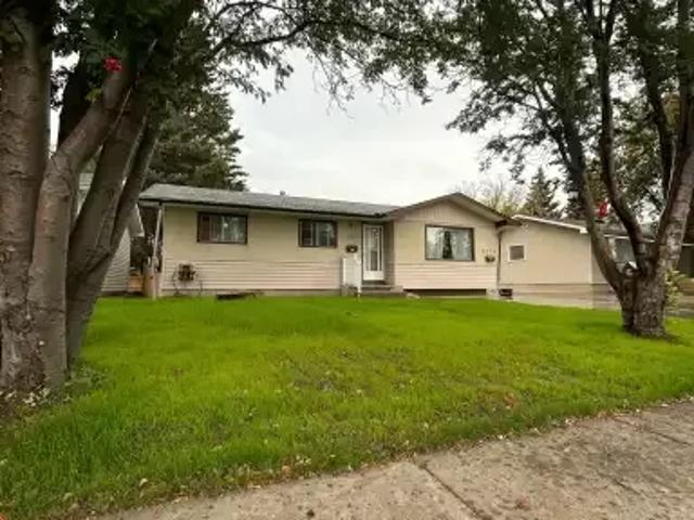3 Bedroom House Saskatoon SK LS101217005