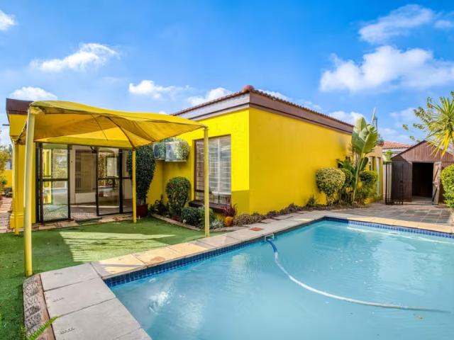 3 Bedroom House Sharonlea Sharonlea 103342752