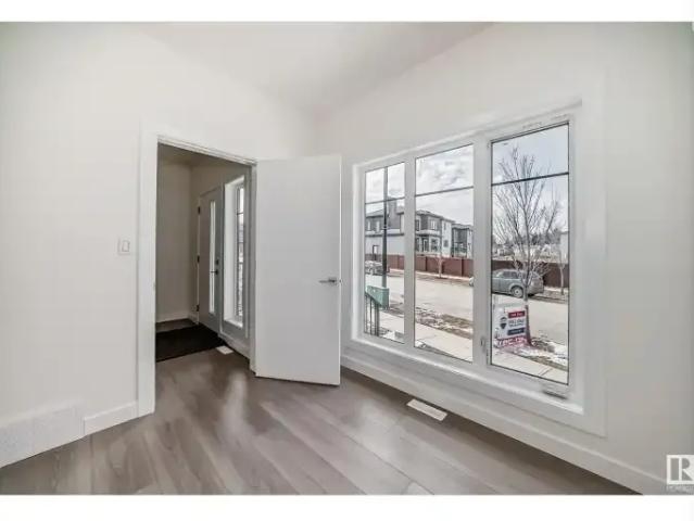 3 Bedroom House Spruce Grove AB 104180977