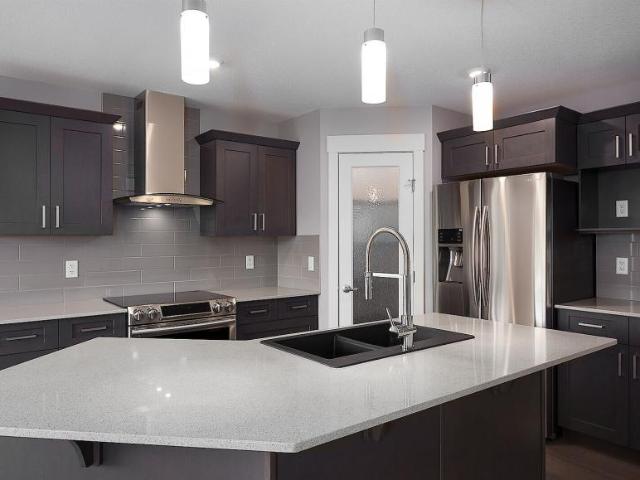 3 Bedroom House Spruce Grove AB 98313205