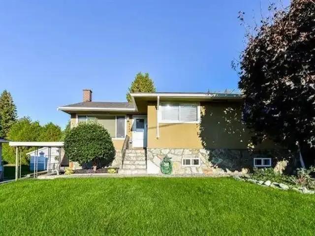 3 Bedroom House Surrey BC 98670996