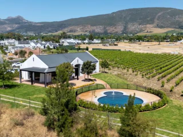 3 Bedroom House Paarl North Paarl North 103589070