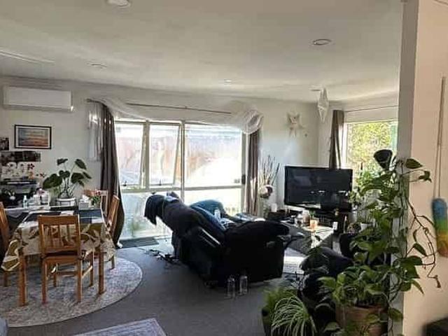 3 BEDROOM HOUSE PAPAKURA