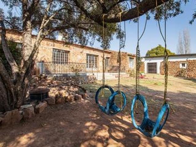 3 bedroom house plus flat plus wareh.