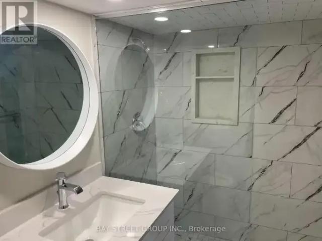 3 Bedroom House Richmond Hill ON 102468480
