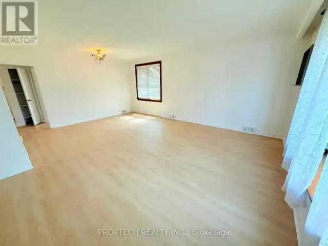 3 Bedroom House Richmond Hill ON 102578890