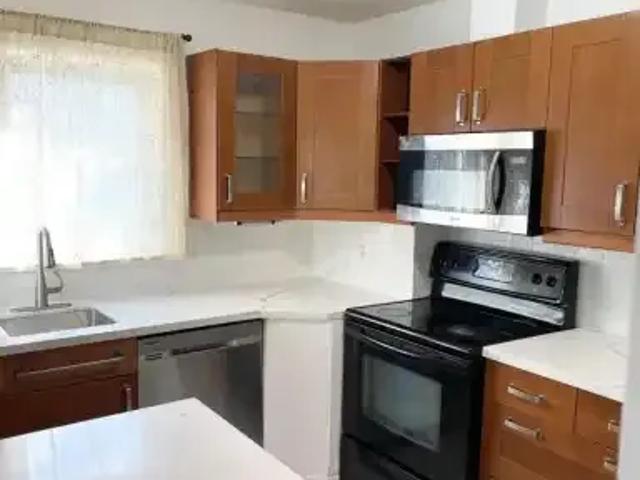 3 Bedroom House Richmond Hill ON 102204262