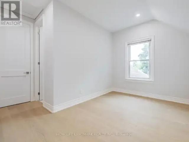 3 Bedroom House Richmond Hill ON 102339209