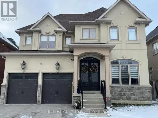 3 Bedroom House Richmond Hill ON 103487616