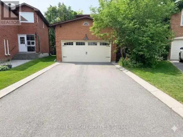 3 Bedroom House Richmond Hill ON 104563611