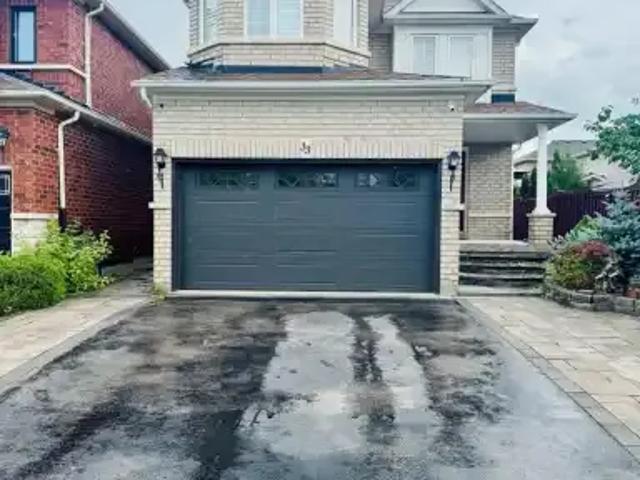 3 Bedroom House Richmond Hill ON 104895179
