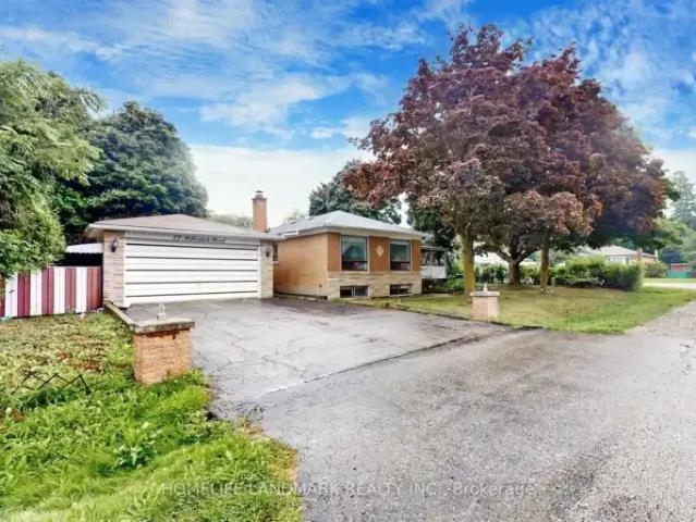 3 Bedroom House Richmond Hill ON 104000250
