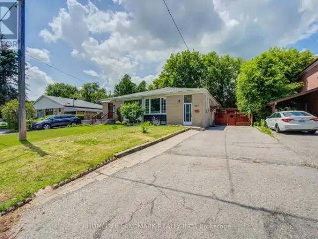3 Bedroom House Richmond Hill ON 105394951
