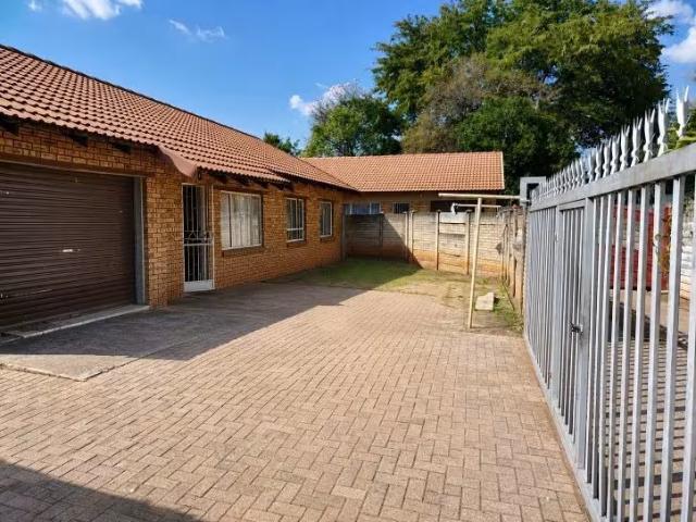 3 Bedroom House Rustenburg Central Rustenburg Central 103342706