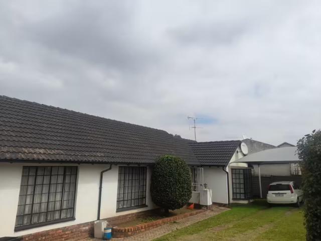 3 Bedroom House W W 103182727