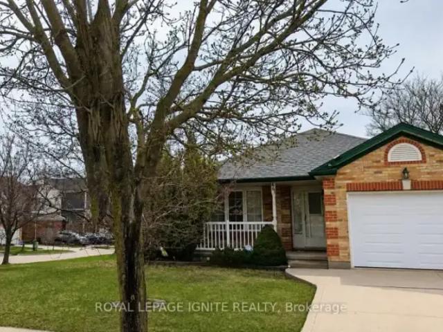 3 Bedroom House Waterloo ON 104471194